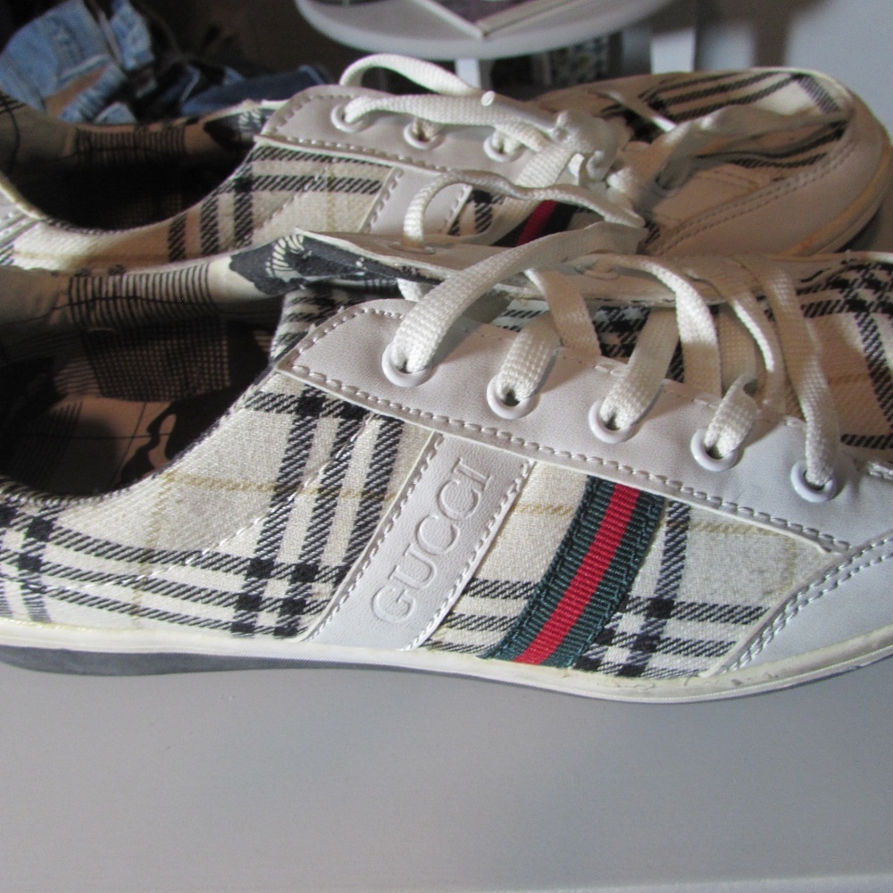 Unisex White Shoes Mens 11/ Womans/13